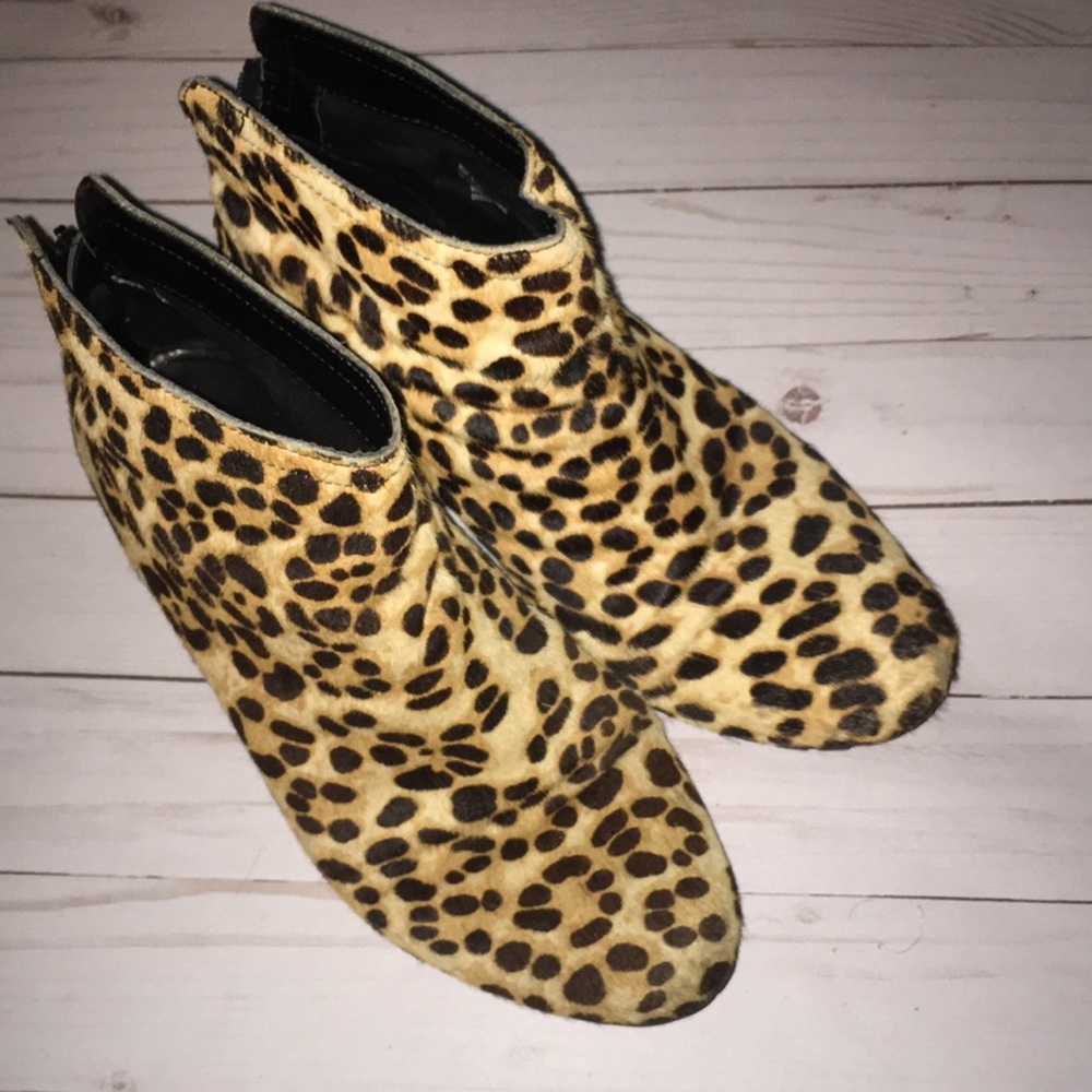 Leopard print round toe Kenneth Cole booties